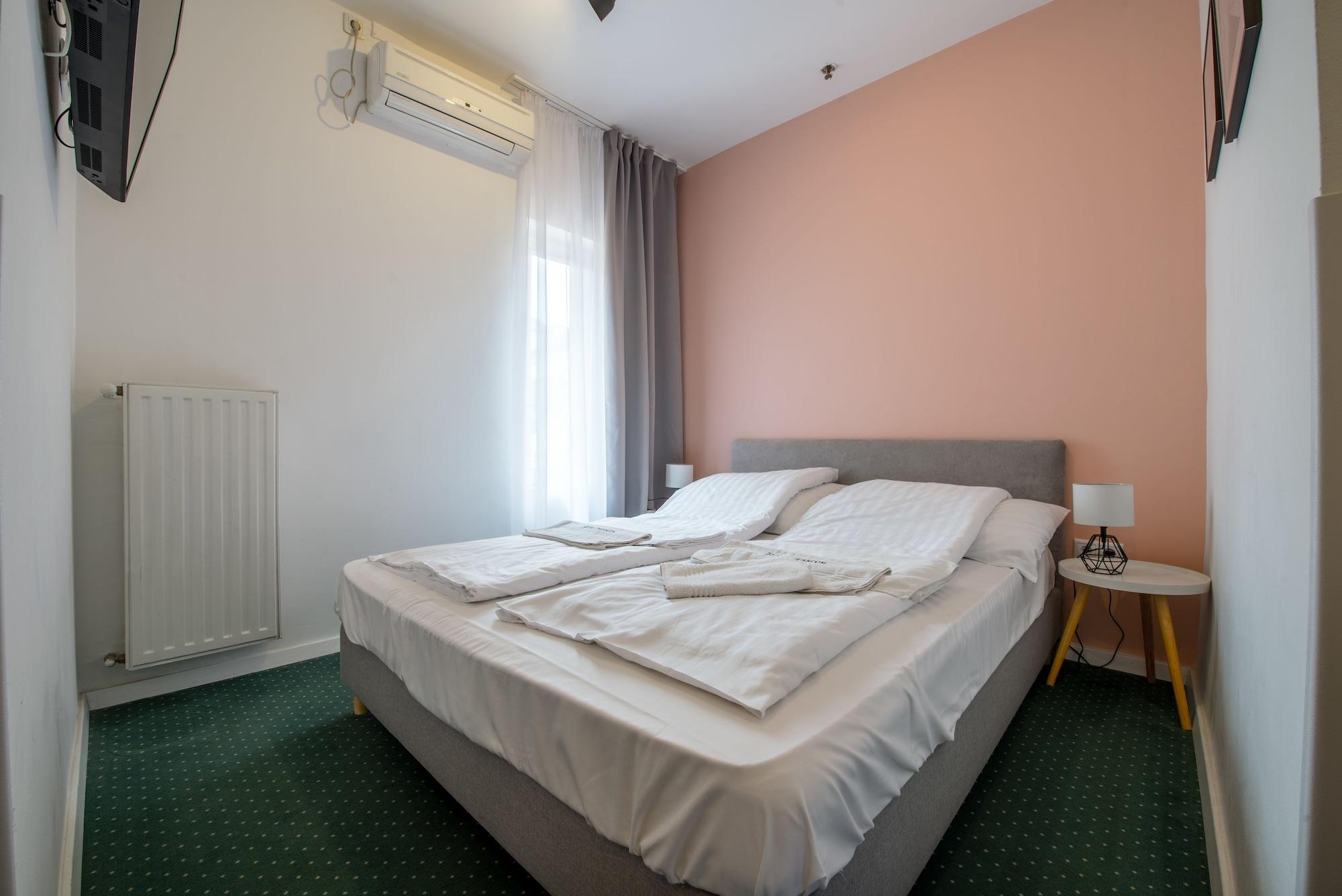Hotel Chesscom Будапеща Екстериор снимка